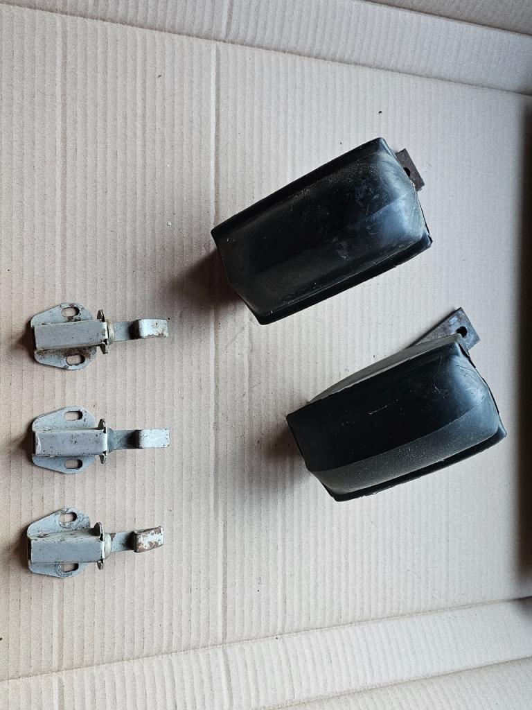 Butoir et loquet CITROEN DS break LesAnciennes.com