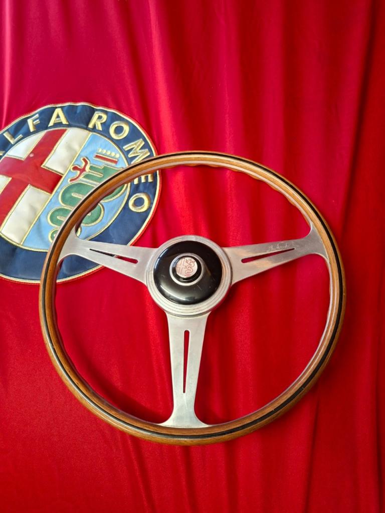 Volant ALFA ROMEO Giulia LesAnciennes.com