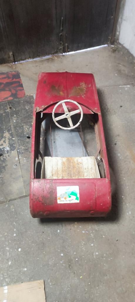 Voiture a pédale 4L LesAnciennes.com