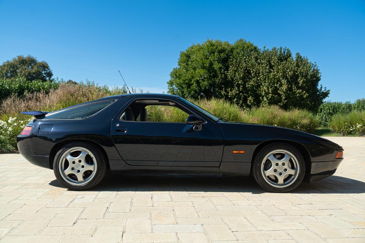 PORSCHE 928 GTS - 1992 LesAnciennes.com