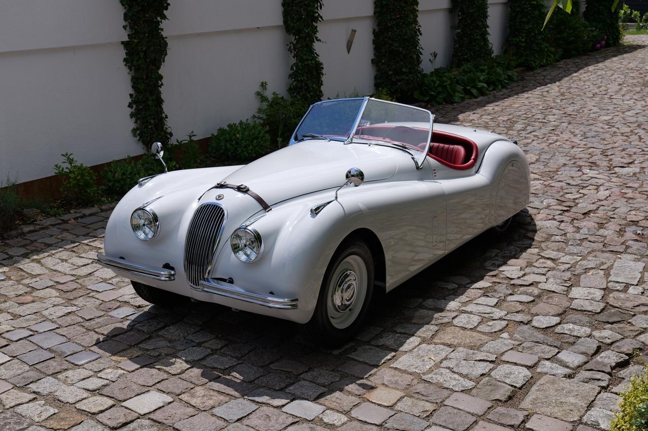 1952 Jaguar XK120 OTS LesAnciennes.com
