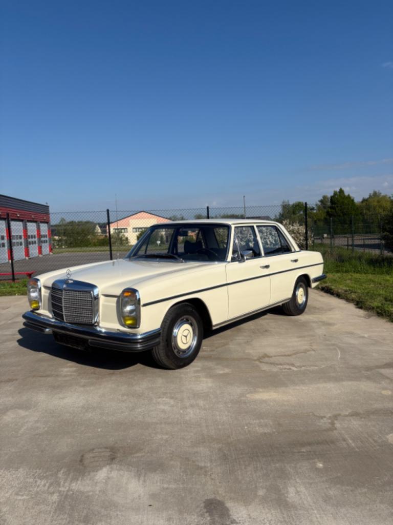 MERCEDES 280 E W114 - 1972 LesAnciennes.com