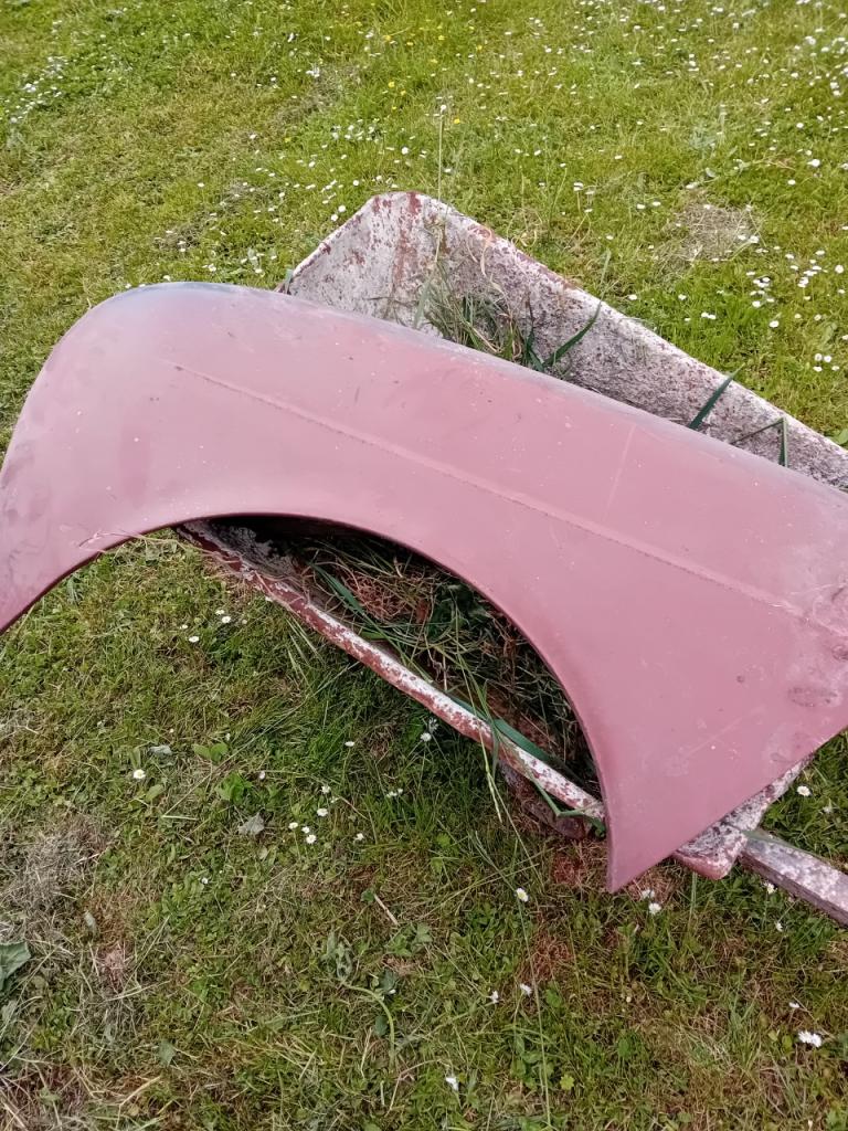 Aille chauffeur RENAULT 4 (R4) LesAnciennes.com