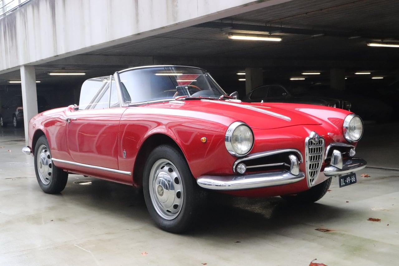 1961 Alfa Romeo Giulietta Spider Tipo 101 LesAnciennes.com