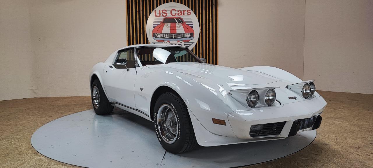 CHEVROLET Corvette C3 Stingray - 1977 LesAnciennes.com