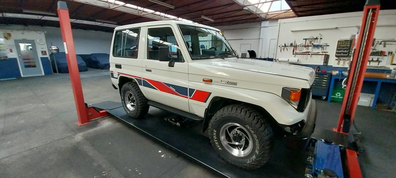 TOYOTA Land Cruiser BJ 70 - 1986 LesAnciennes.com