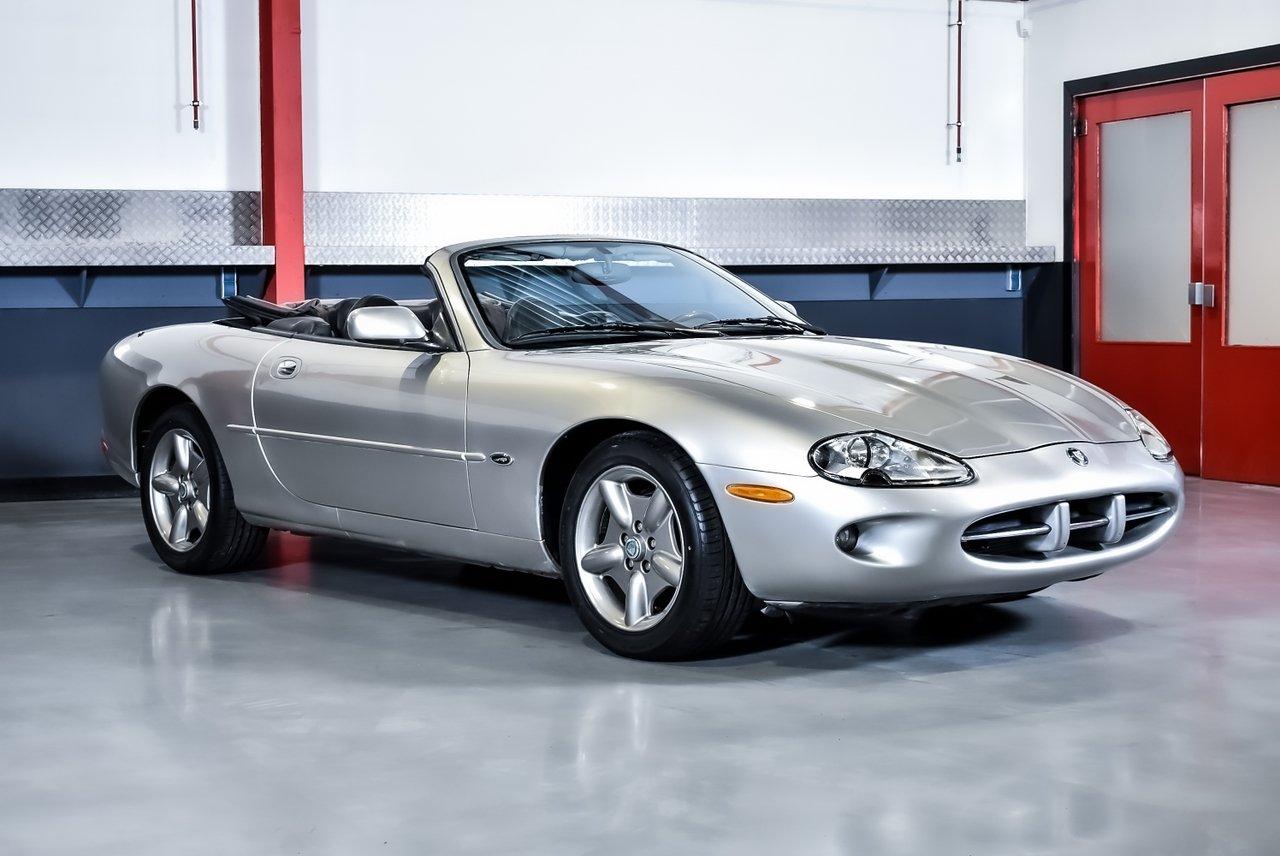 1999 Jaguar XK8 Convertible (X100) LesAnciennes.com