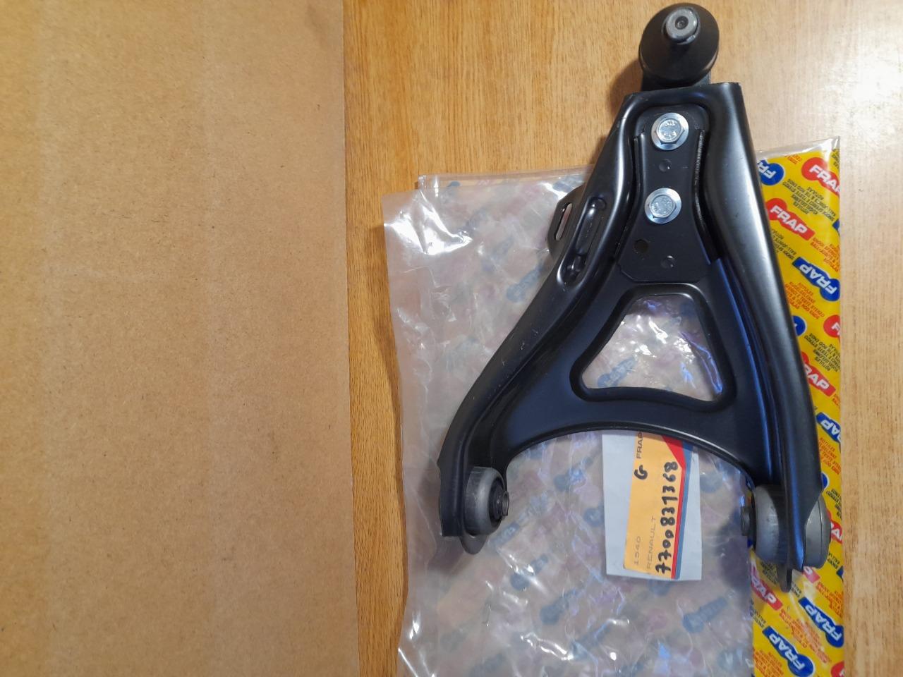 Triangle gauche Renault 19 FRAP:1540 LesAnciennes.com