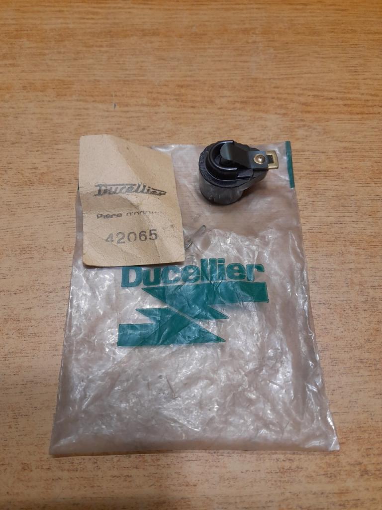 Rotor doigt d'allumage Peugeot 203 403 Panhard LesAnciennes.com