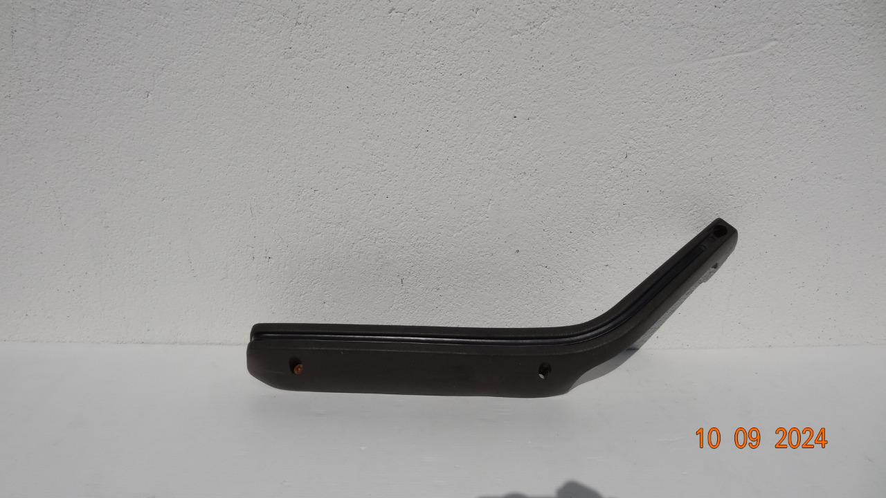 Accoudoir FIAT X1/9 LesAnciennes.com