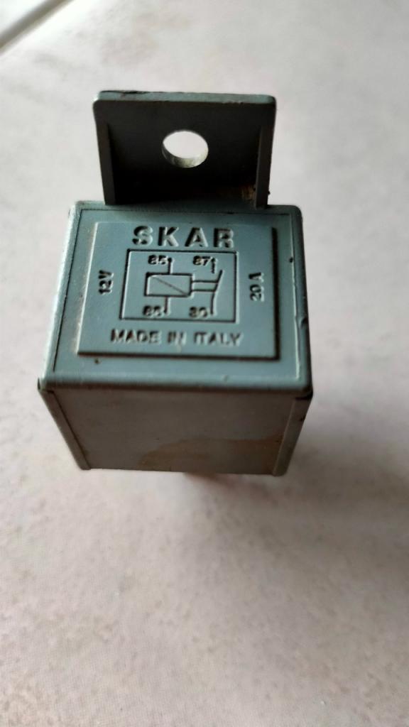 Relais 4 Broches SKAR 12V - 20A LesAnciennes.com