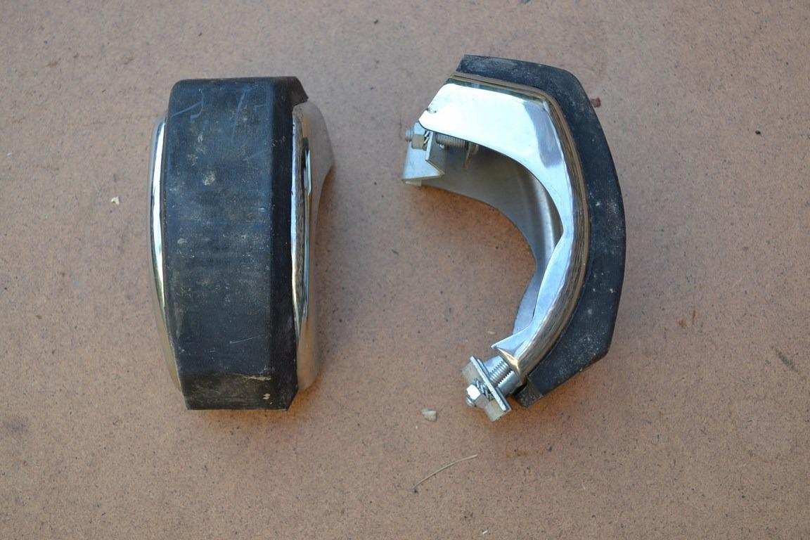 Paire butoirs pare-chocs AR PEUGEOT 204, neuve LesAnciennes.com