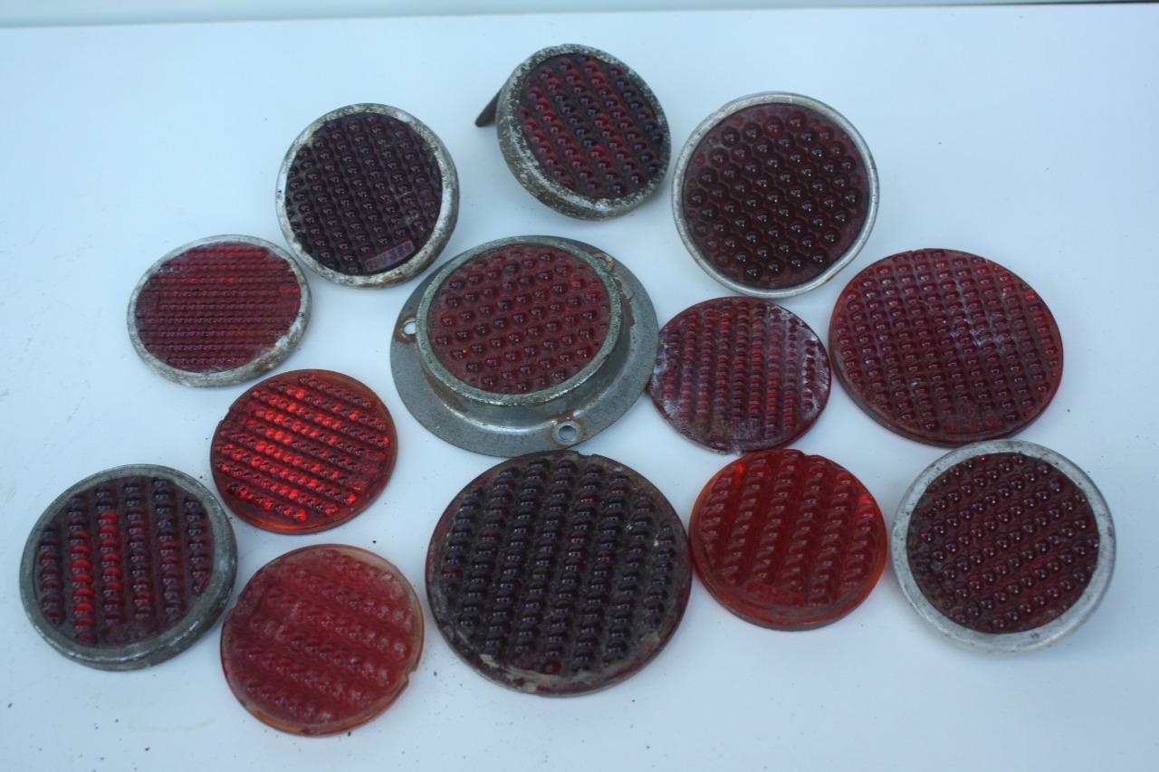 Lot de 13 Catadioptres Ronds Verre Rouge Anciens LesAnciennes.com
