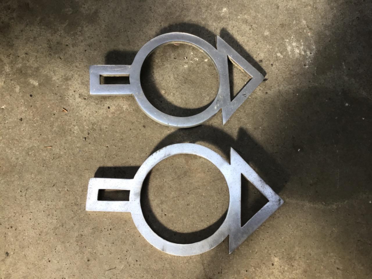 LOGO DE CALANDRE BERLIET LesAnciennes.com