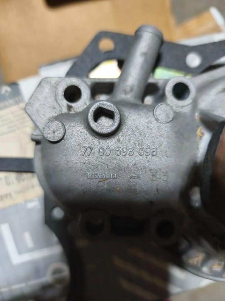 Pompe à eau R25 Trafic J11 Espace II moteur 2.1 LesAnciennes.com