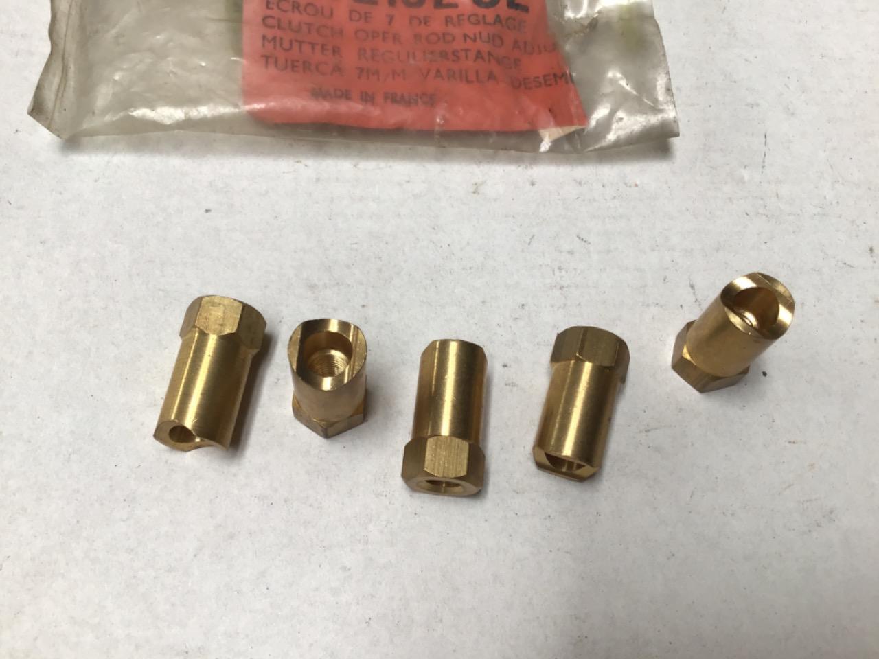 ÉCROUS RÉGLAGE TIGE EMBRAYAGE PEUGEOT 203/403 LesAnciennes.com