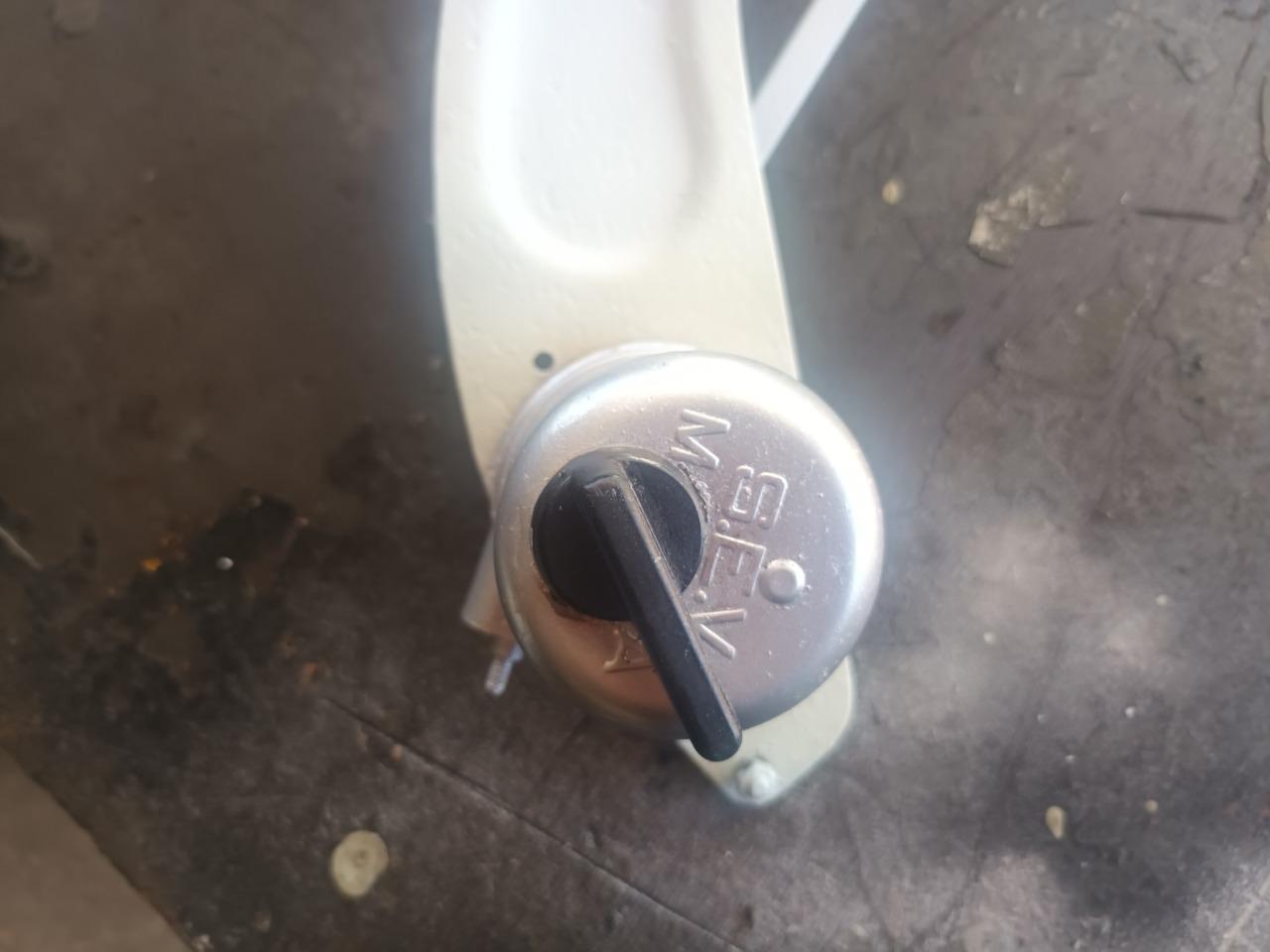 Moteur essuie glace RENAULT Juvaquatre LesAnciennes.com