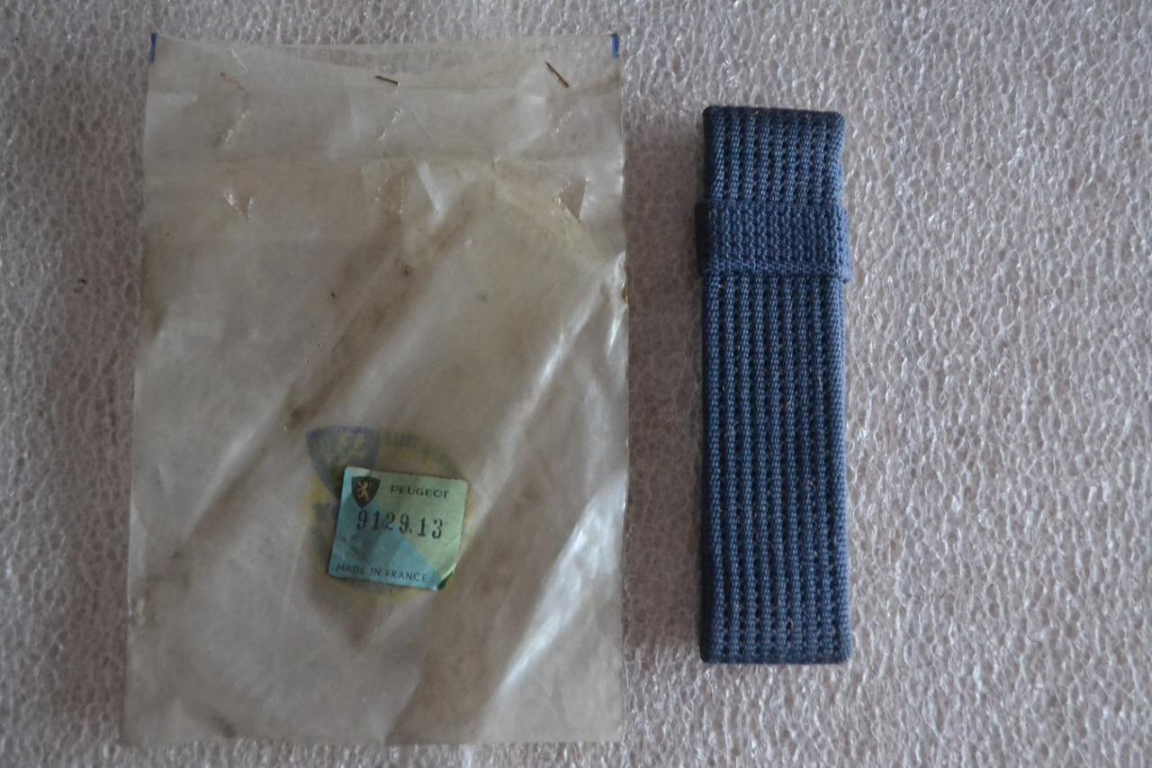 Sangle fermeture porte, bleue, PEUGEOT 403, neuve LesAnciennes.com