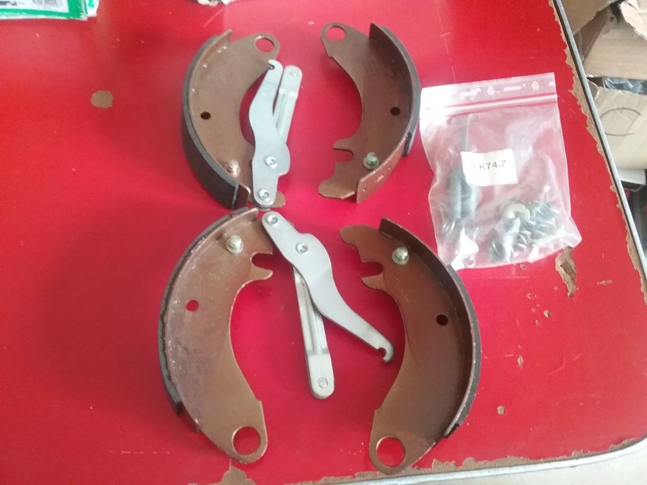 CITROEN 2CV dyane mehari garnitures frein avant LesAnciennes.com