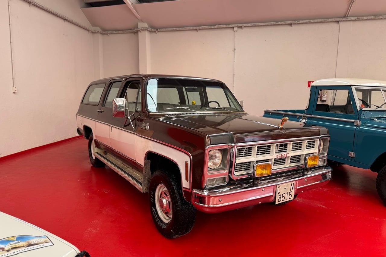 1979 GMC Suburban Sierra LesAnciennes.com