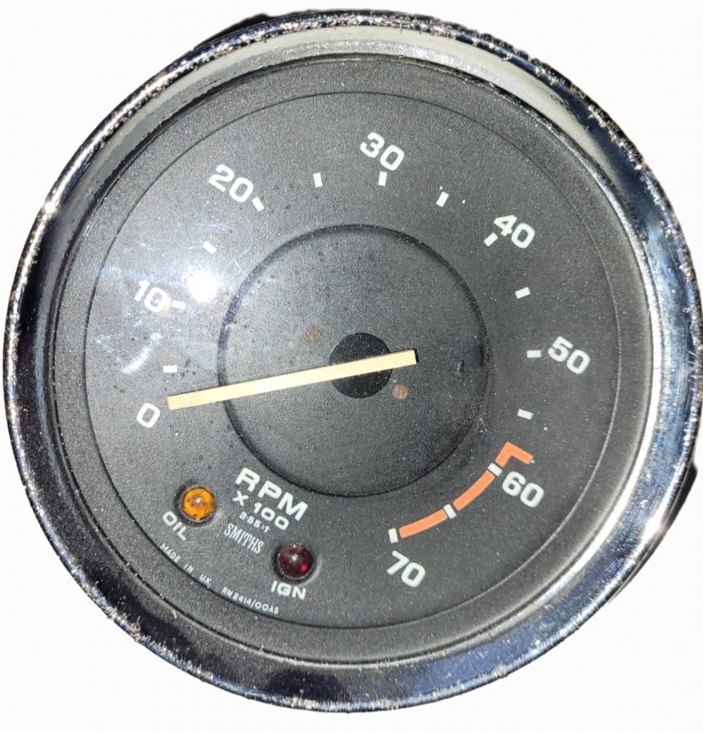 COMPTE TOURS TRIUMPH TR6 2nd série LesAnciennes.com