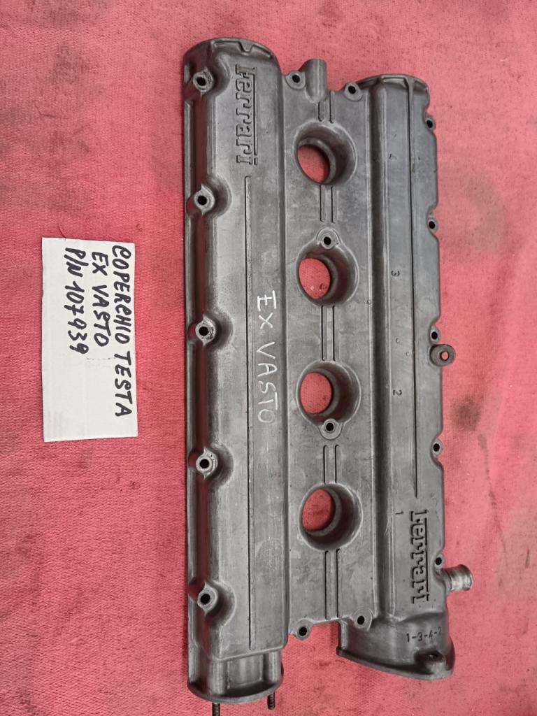 Cache culbuteurs gauche pour Ferrari 208, 308 LesAnciennes.com