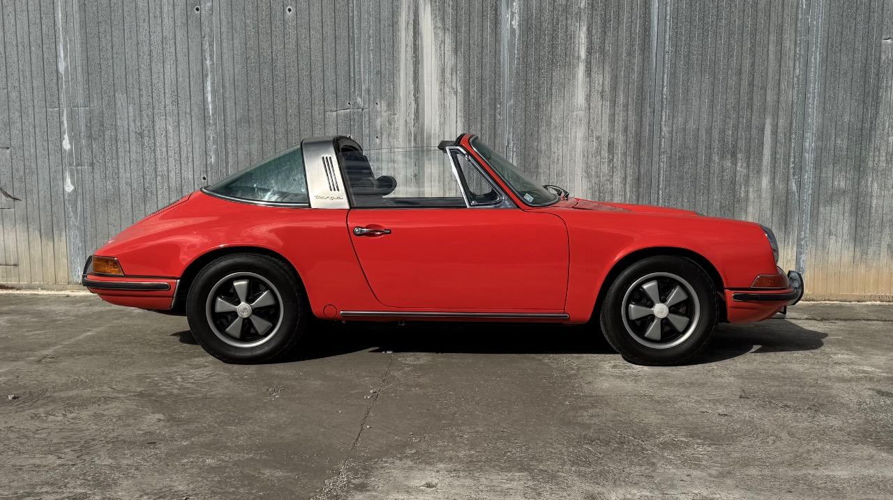 PORSCHE 911 2.2 T Targa - 1971 LesAnciennes.com