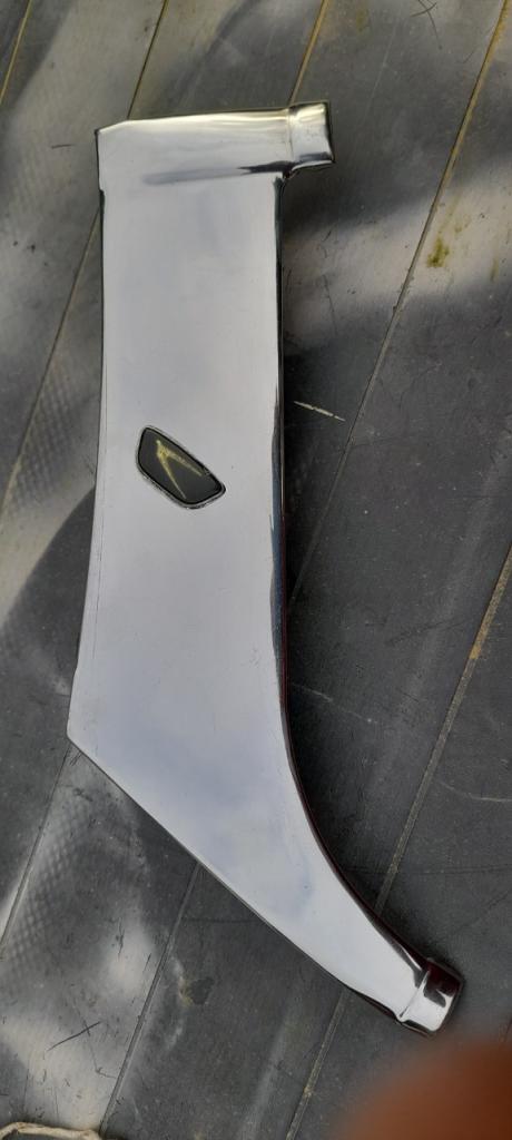 Custode arrière Simca Ariane LesAnciennes.com