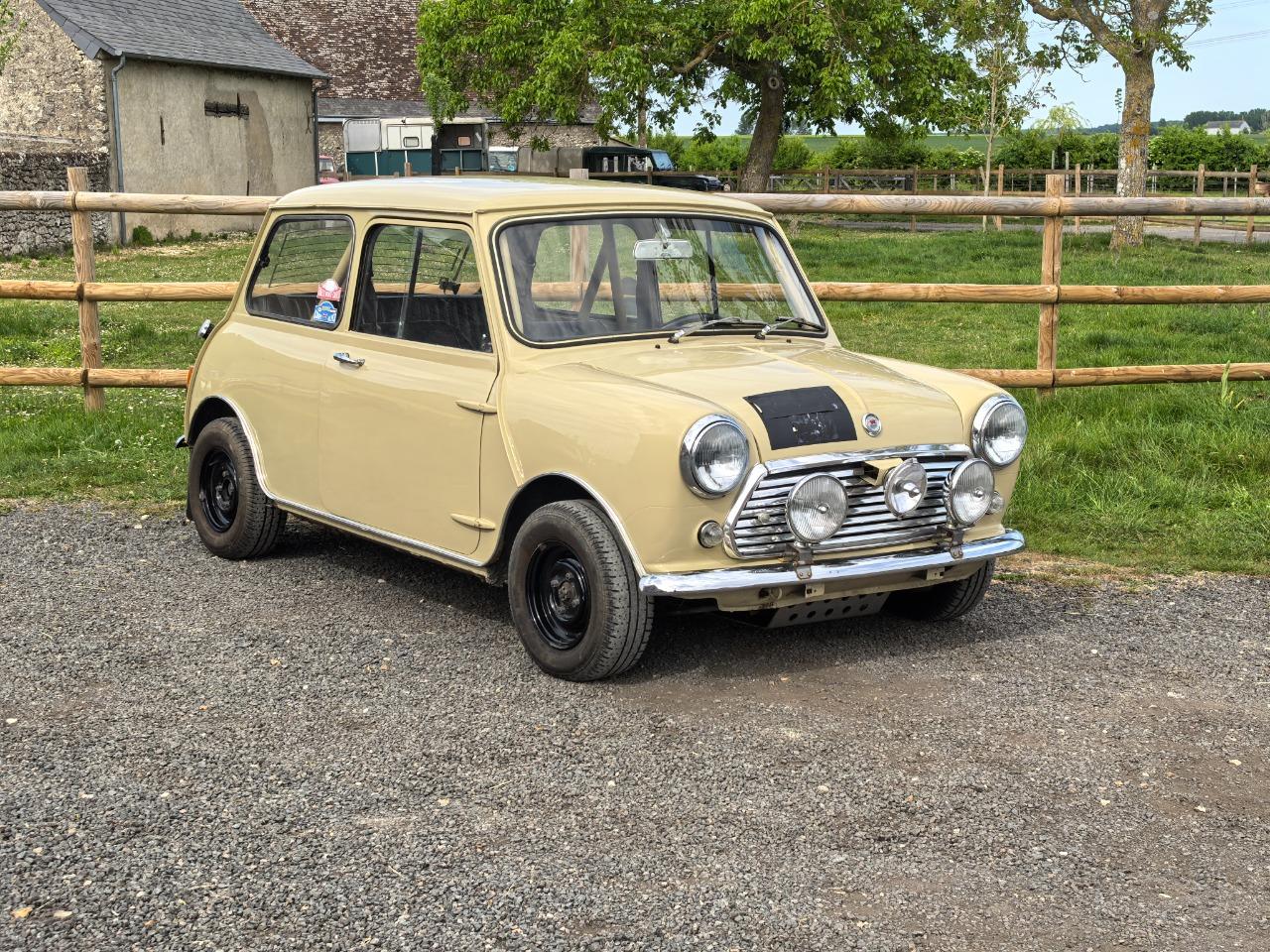 MORRIS Mini MK2 - 1969 LesAnciennes.com