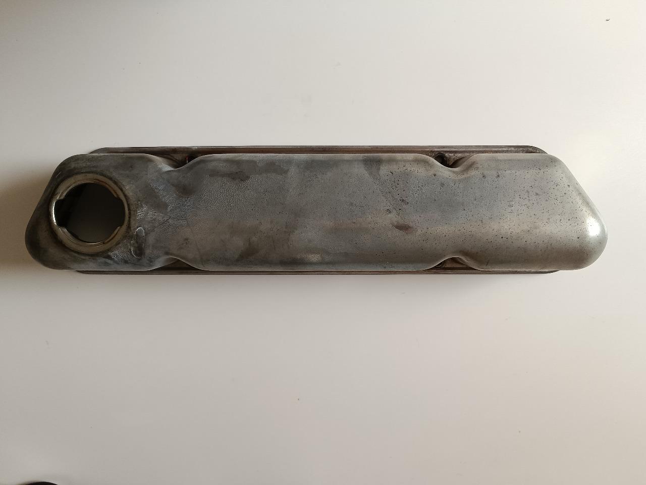 Cache culbuteurs VOLVO P1800 1967 LesAnciennes.com