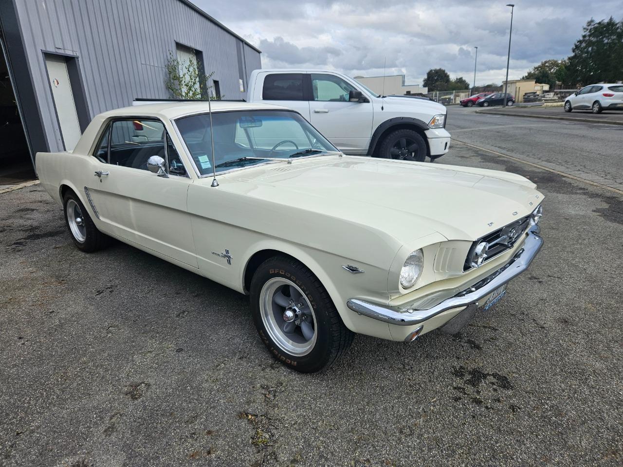 FORD Mustang Coupé Code C - 1965 LesAnciennes.com