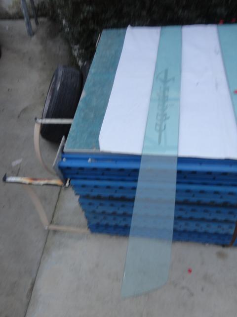 Vitre de coffre avec logo Lamborghini Espada LesAnciennes.com