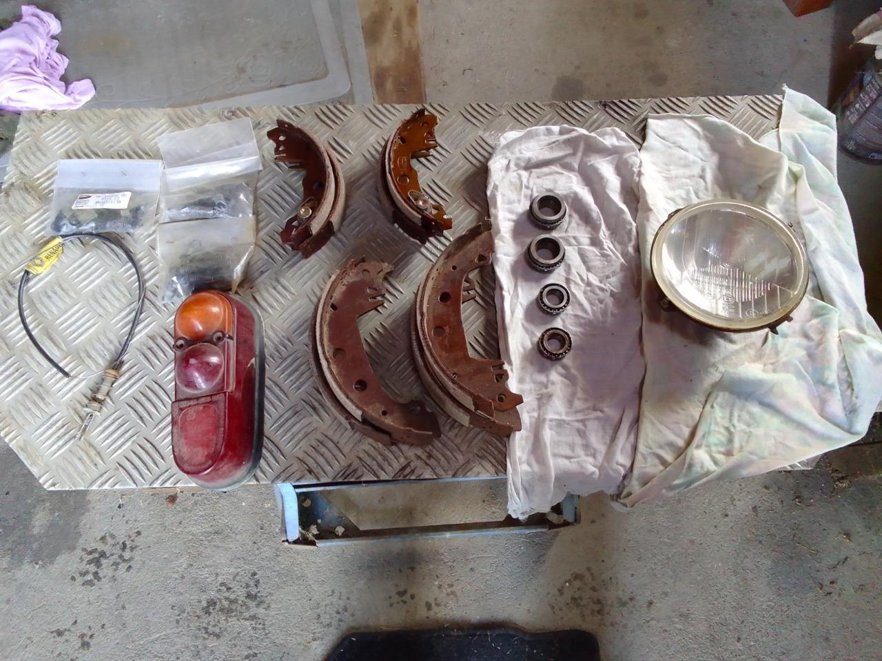 Lot de Pièces RENAULT 4L (R4L) LesAnciennes.com