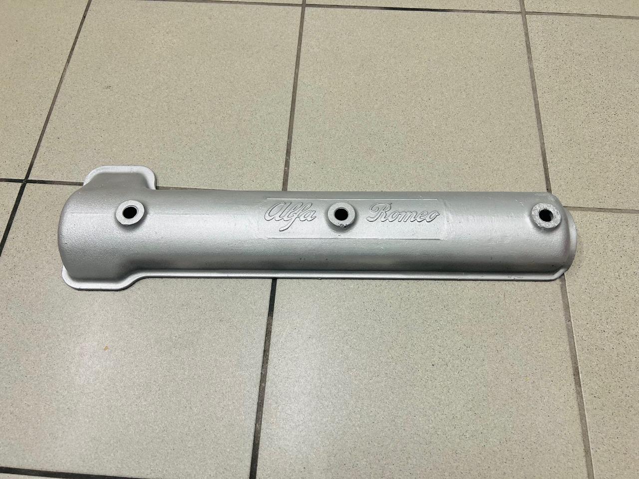 1 couvercle de Coulasse Alfa Romeo 2000 Touring Sp LesAnciennes.com