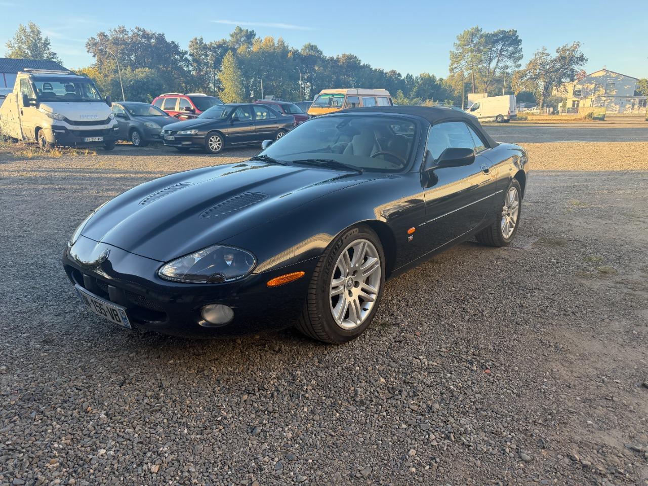 JAGUAR XKR 4.2 LITRES SUPERCHARGED - 2002 LesAnciennes.com
