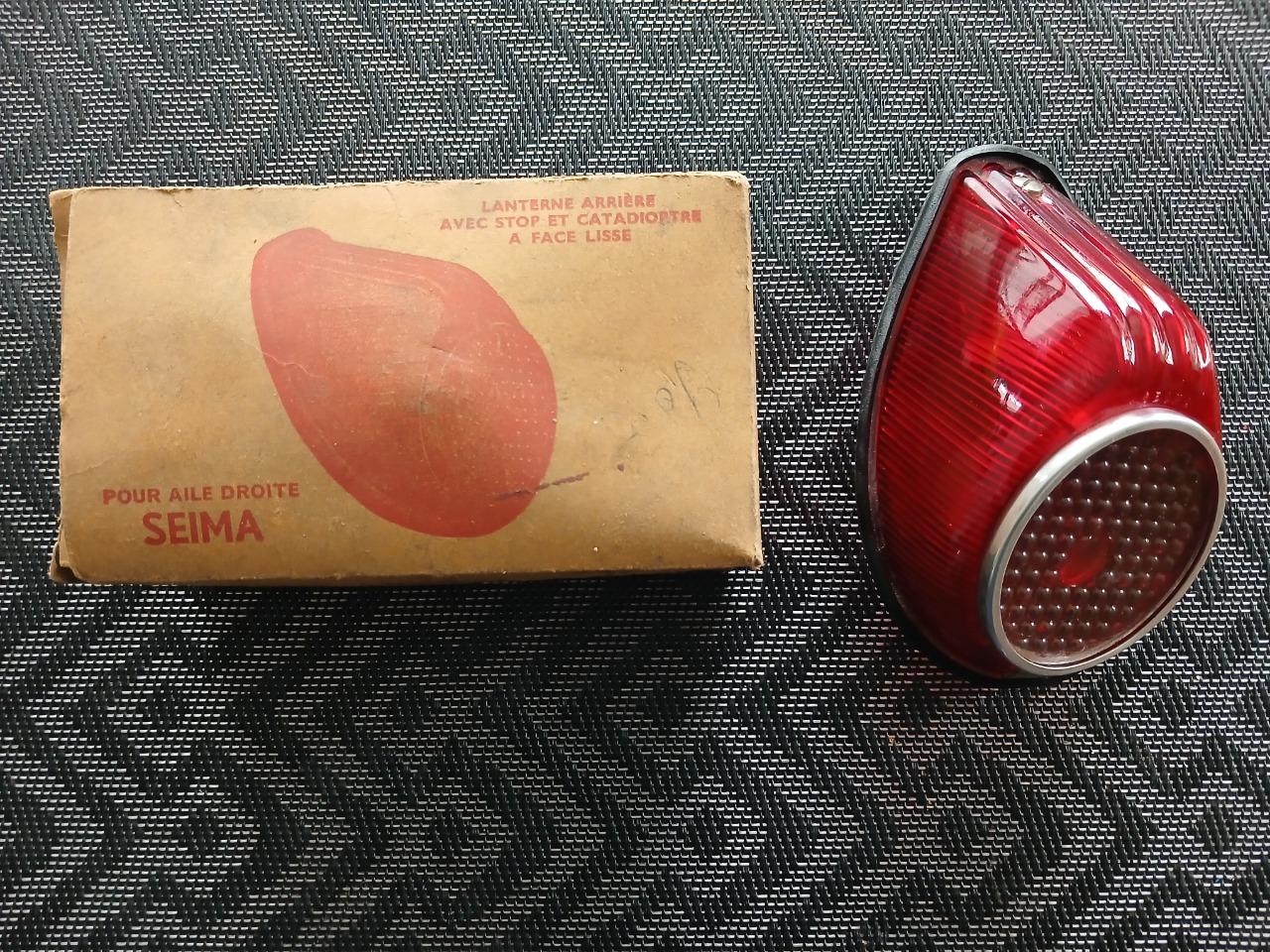 Feu arrière gauche CITROEN Traction LesAnciennes.com