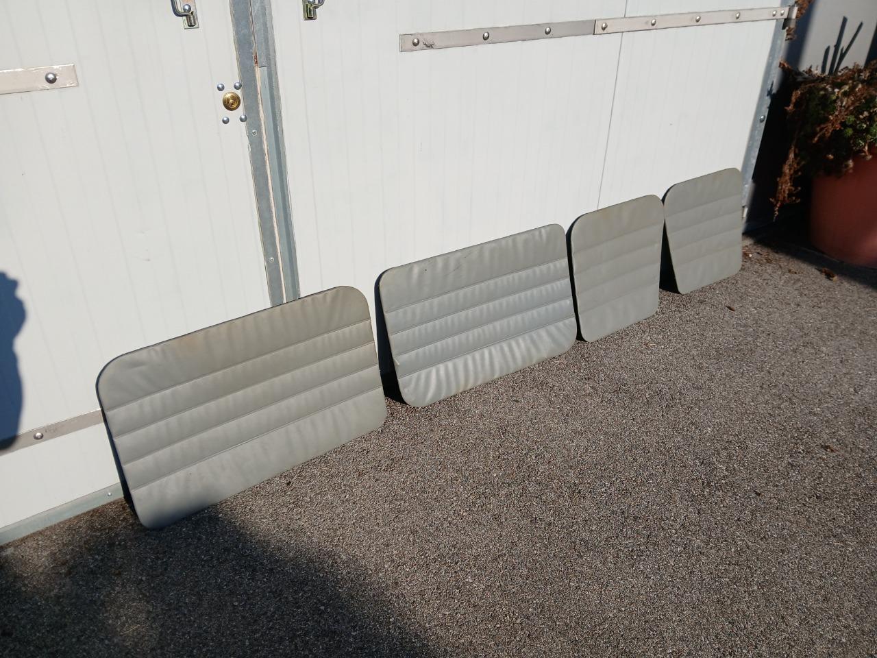 Panneaux de porte RENAULT 4 (R4) LesAnciennes.com