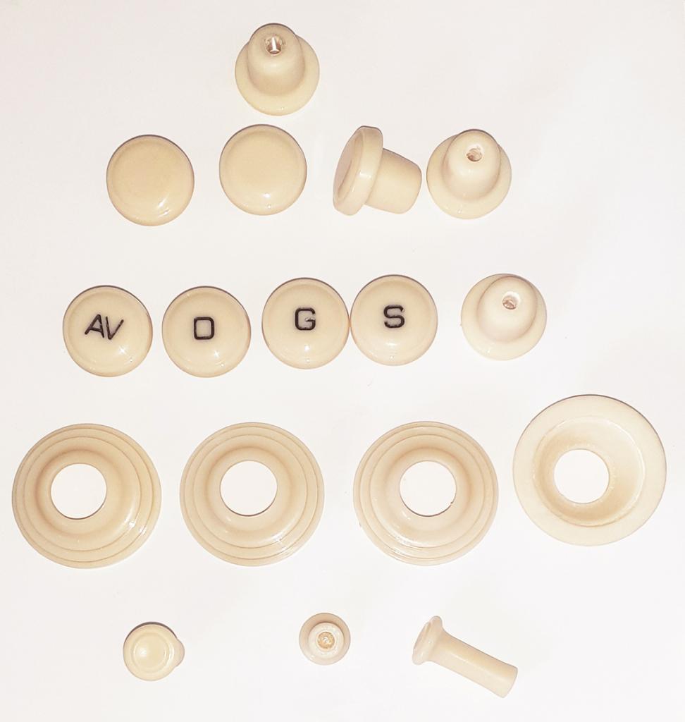 Kit complet : 17 pièces SIMCA 8 LesAnciennes.com