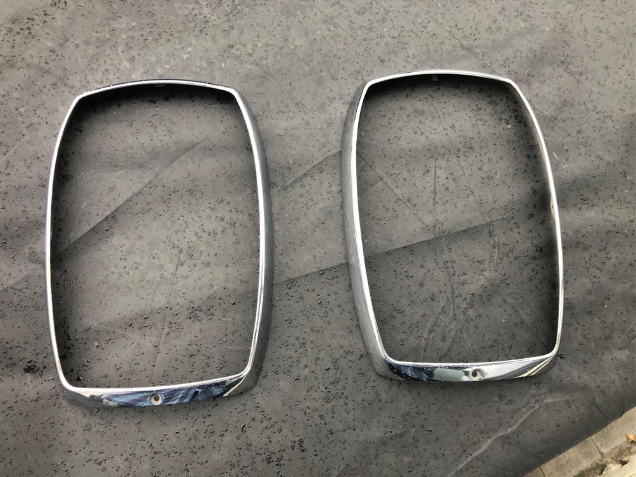 Cerclages phare MERCEDES w114 w115 bar8 LesAnciennes.com