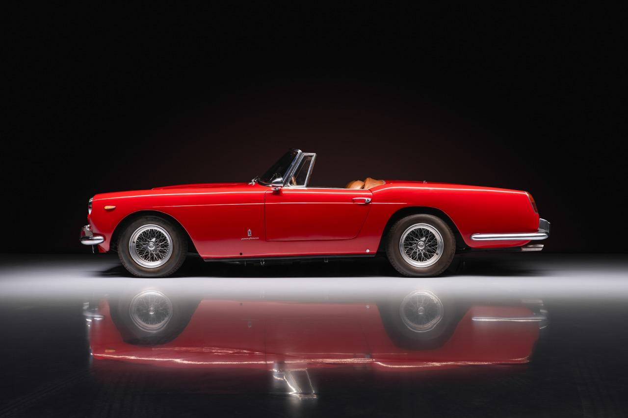 FERRARI 250 GT PF Cabriolet SII - 1961 LesAnciennes.com