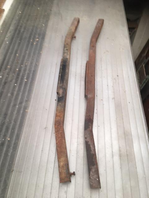 Ferrure AR VOLVO P1800 jensen LesAnciennes.com