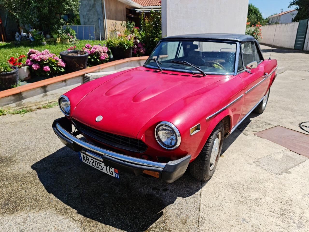 FIAT 124 SPYDER CABRIOLET - 1977 LesAnciennes.com