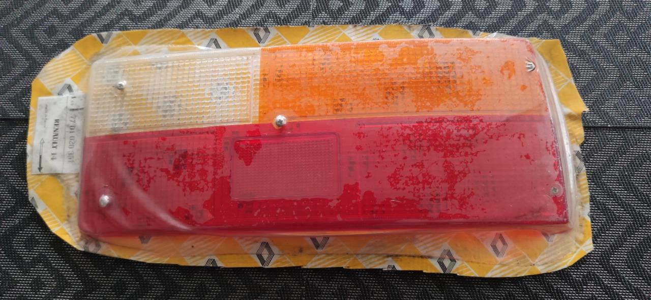 Cabochon feu arrière droit RENAULT 14 (R14) LesAnciennes.com