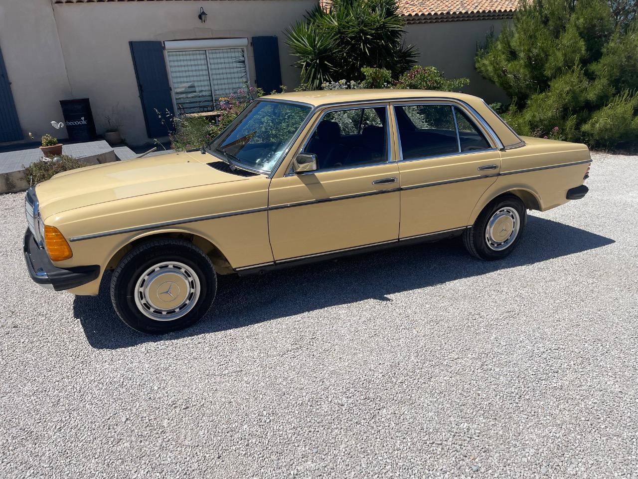 MERCEDES 220 D W123 - 1981 LesAnciennes.com