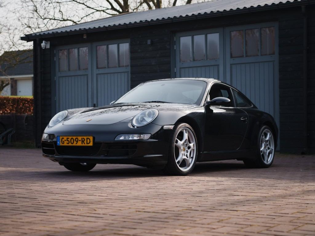 PORSCHE 911 997 Carrera - 2004 LesAnciennes.com