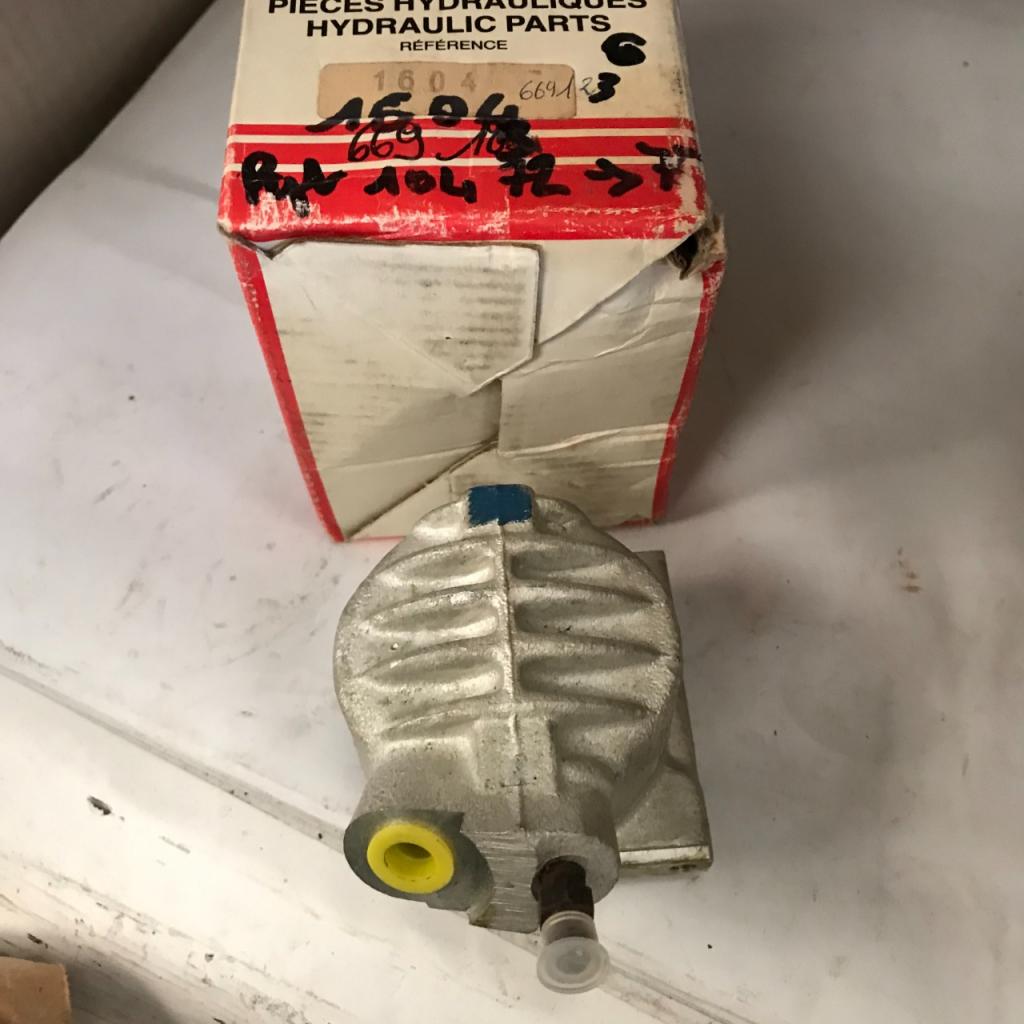 Etrier FEG avant gauchePEUGEOT 104 LesAnciennes.com