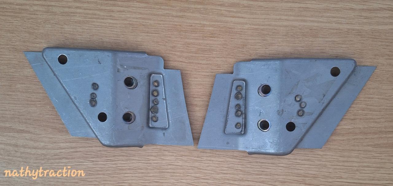 Paire supports SUP de charnière porte avant 2CV LesAnciennes.com