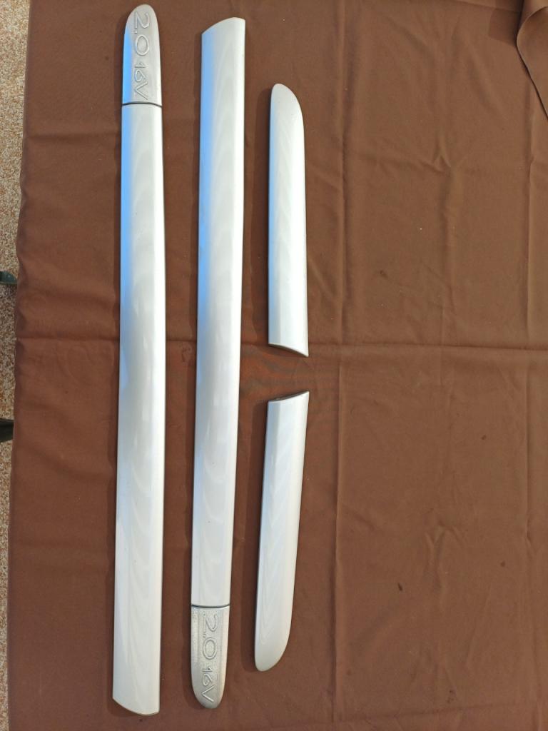 Baguettes de porte et ailes grises Clio2 RS phase1 LesAnciennes.com
