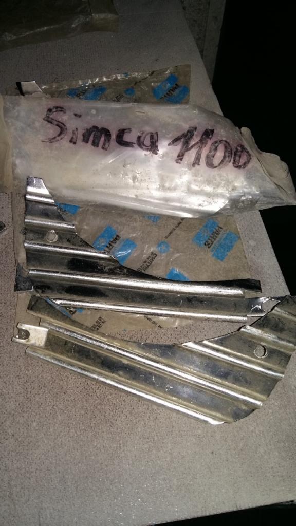 SIMCA 1100 parties latérales de calandre LesAnciennes.com