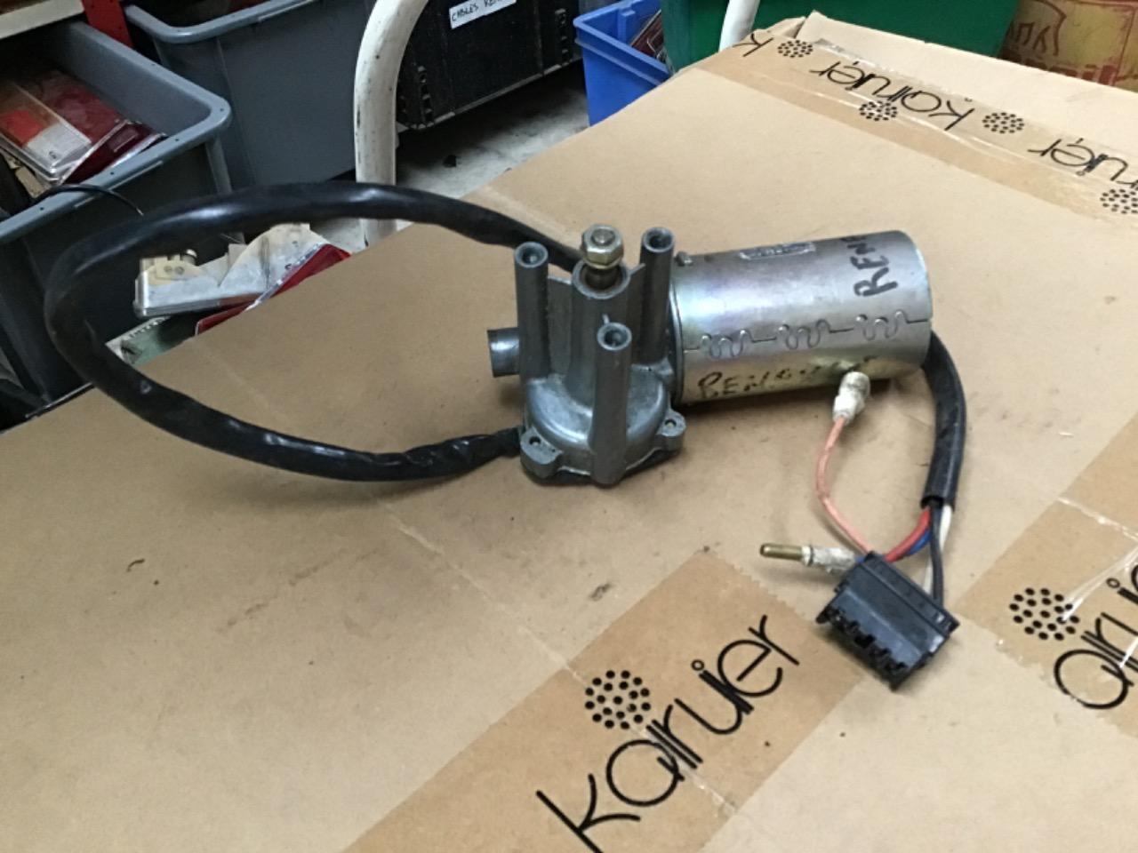 MOTEUR ESSUIE GLACE NEUF RENAULT ESTAFETTE LesAnciennes.com